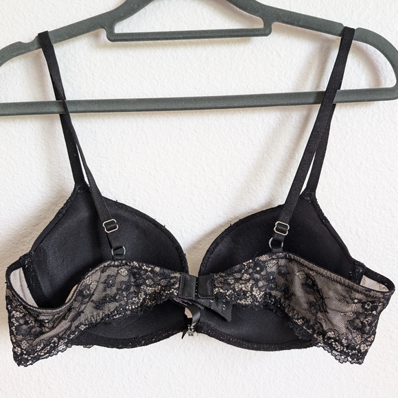 Victoria's Secret black lacy padded demi bra - Picture 2 of 3